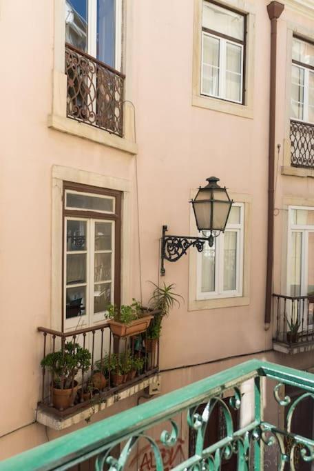 Magnificent Historical City Centre Apart With Terrace Lisboa Kültér fotó